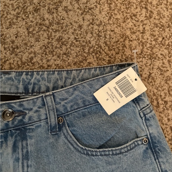 Hot Topic High Rise Blue Jeans with Graphic Patches - Picture 5 of 7